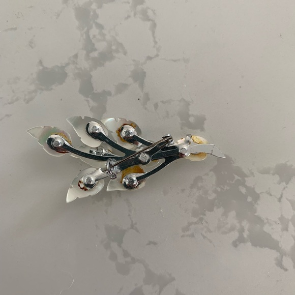 Mother of pearl branch brooch - Picture 3 of 3